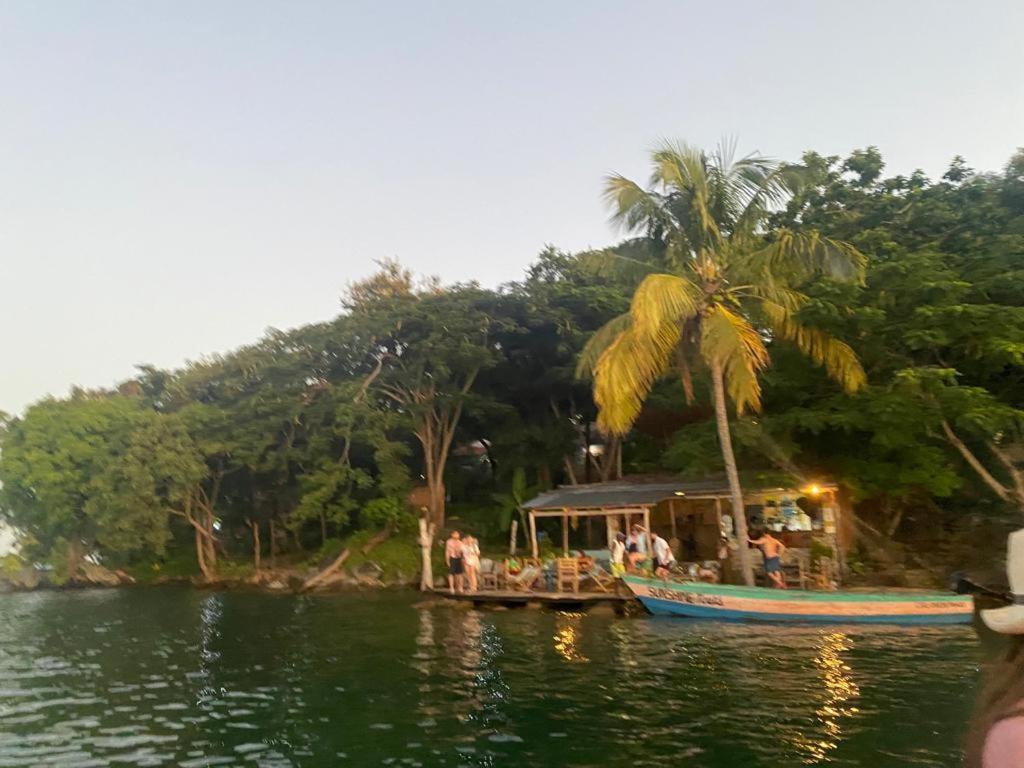 Butterfly Space- A Non-Profit Eco-Lodge Nkhata Bay Luaran gambar