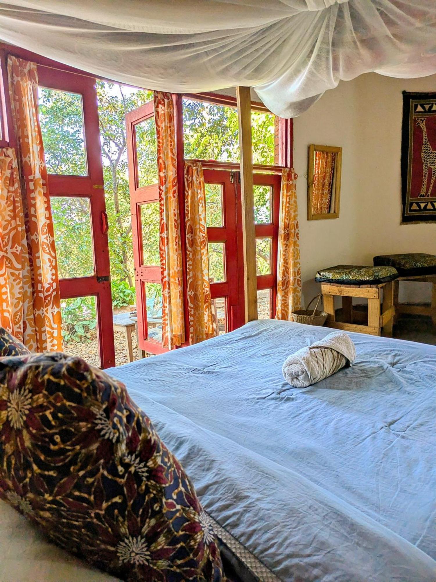 Butterfly Space- A Non-Profit Eco-Lodge Nkhata Bay Luaran gambar