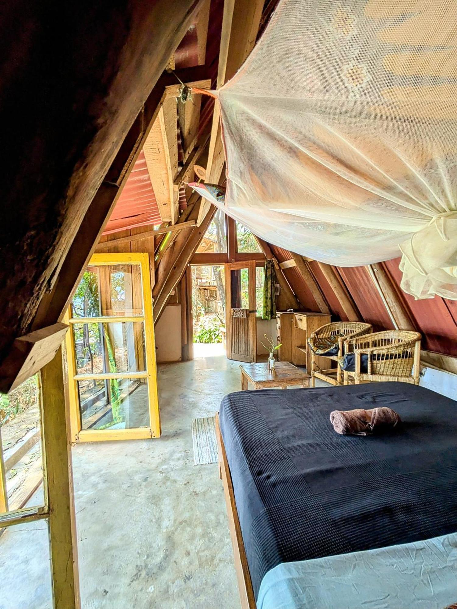 Butterfly Space- A Non-Profit Eco-Lodge Nkhata Bay Luaran gambar